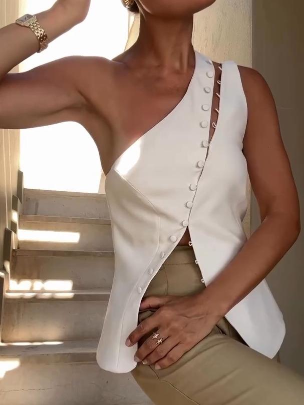 SELENE – STYLISH ONE-SHOULDER TOP WITH MODERN FLAIR