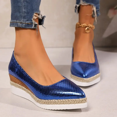 Mireya – GLOSSY POINTED-TOE ORTHOPEDIC WEDGE HEELS