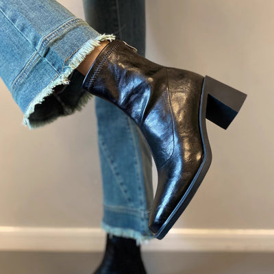 SQUARE-TOE BLOCK HEEL BOOTS